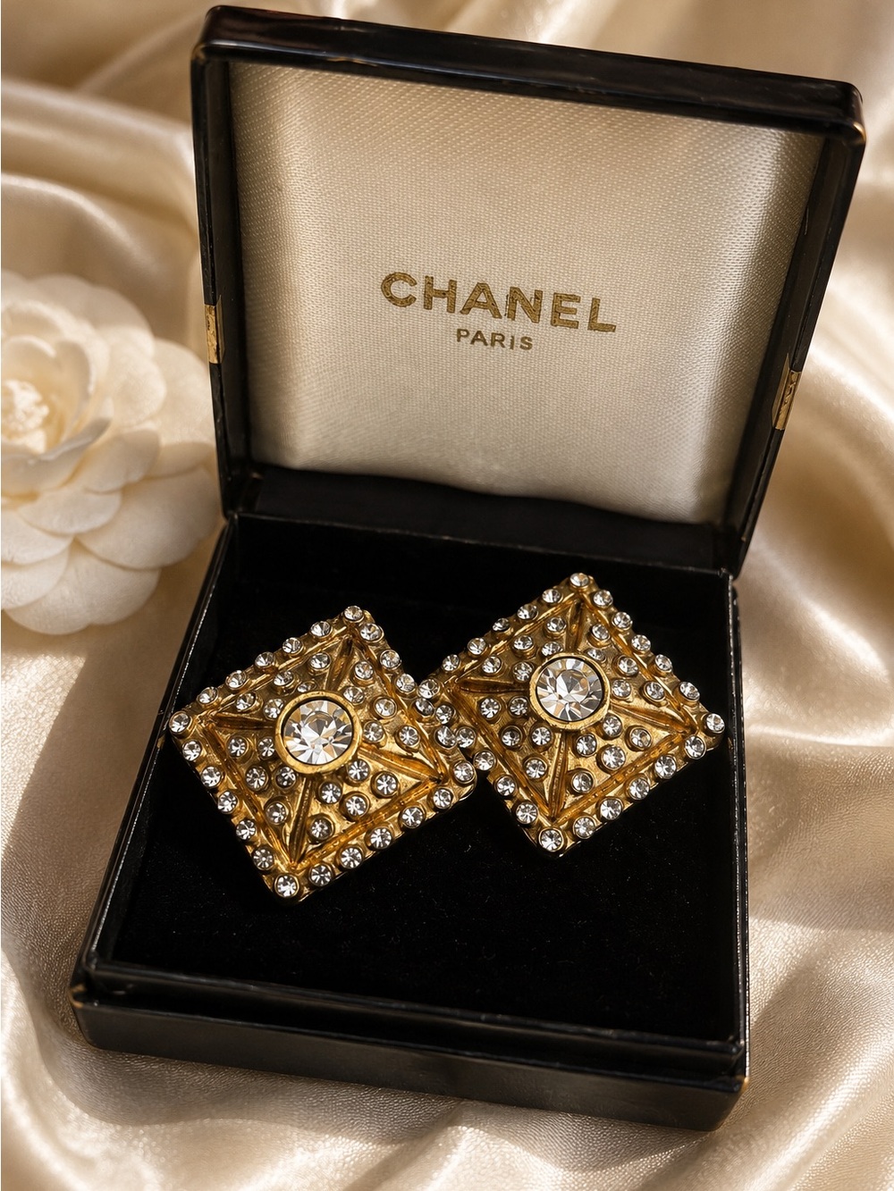 ✨ Vintage Chanel Rhinestone Clip-On Earrings – Gold Plated | Box Included ✨